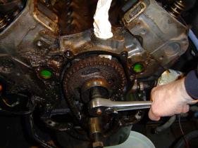 replacing a worn timing chain on a ford v8